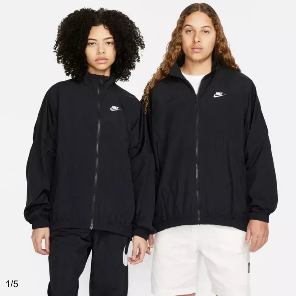 Nike Sportswear Essential Windrunner